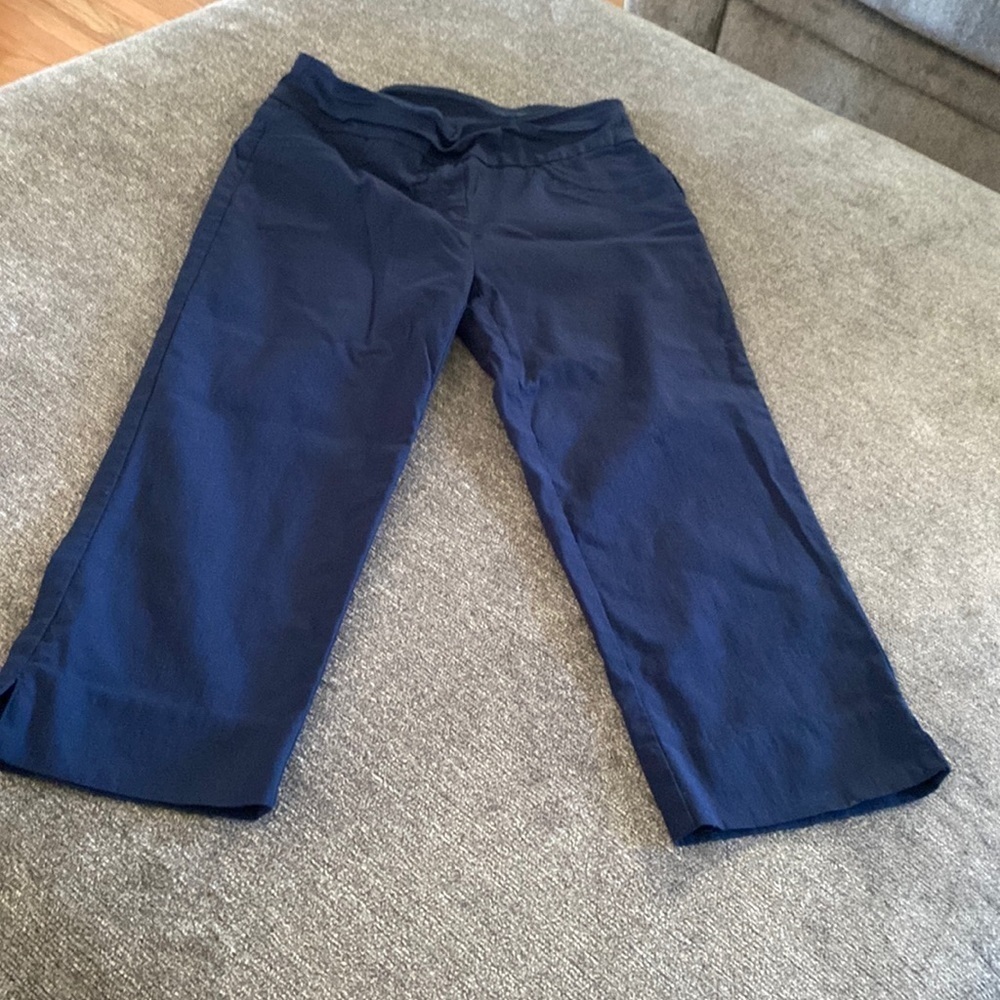 Ruby Rd. womens stretch capris; size 6